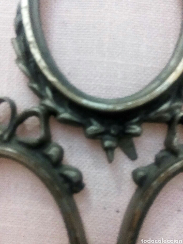 Antig&uuml;edades: Medallones antiguos con la cinta - Foto 3