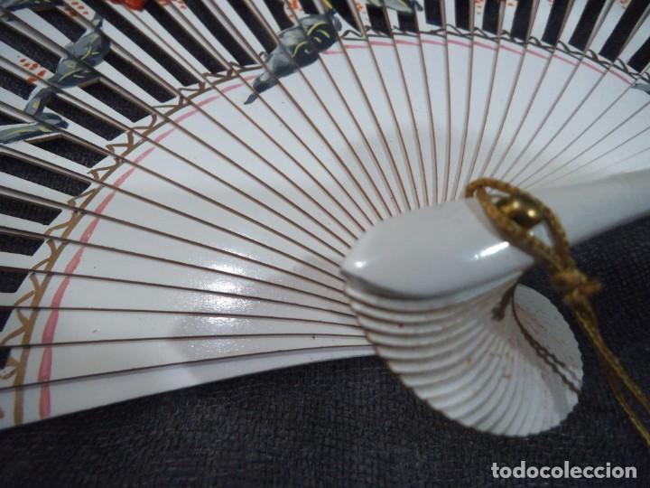 Antig&uuml;edades: ABANICO &uml;CARBONELL &uml; ( BLANCO ) FLORES ROJAS - Foto 9