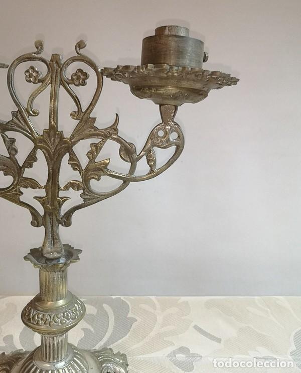 Antig&uuml;edades: Candelabro de Dos Velas - Foto 3