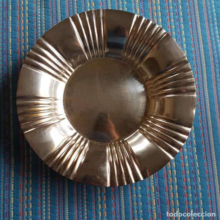 Antig&uuml;edades: PLATO MET&Aacute;LICO PLATEADO - Foto 1