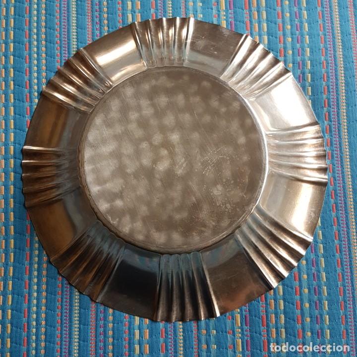 Antig&uuml;edades: PLATO MET&Aacute;LICO PLATEADO - Foto 2