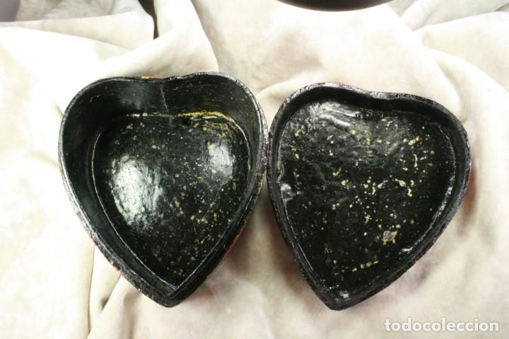 Antig&uuml;edades: Caja coraz&oacute;n de madera. Pintada a mano. India. - Foto 2