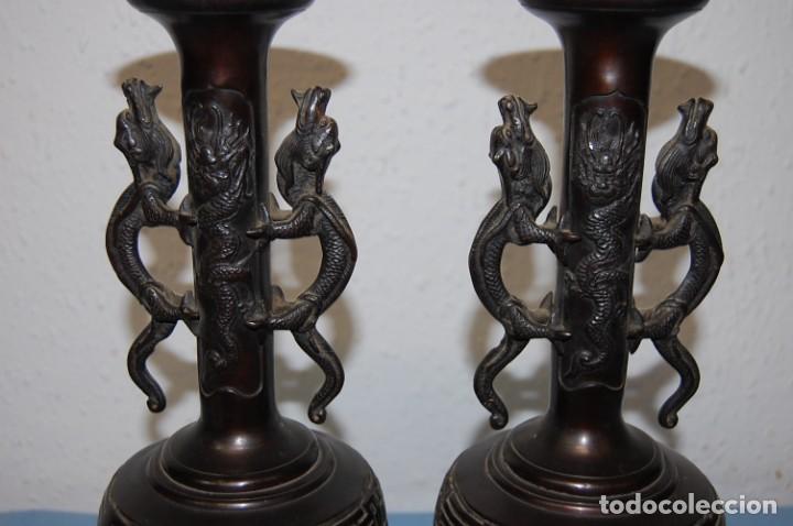 Antig&uuml;edades: PRECIOSA PAREJA DE JARRONES JAPONESES EN BRONCE - Foto 4