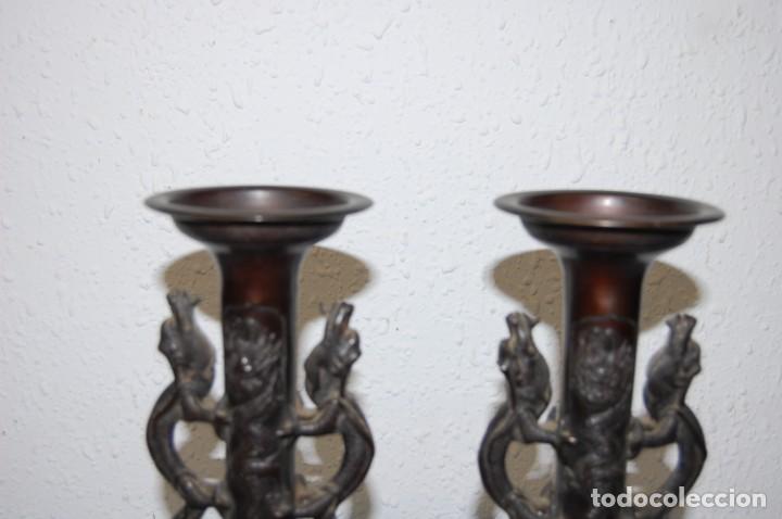 Antig&uuml;edades: PRECIOSA PAREJA DE JARRONES JAPONESES EN BRONCE - Foto 5
