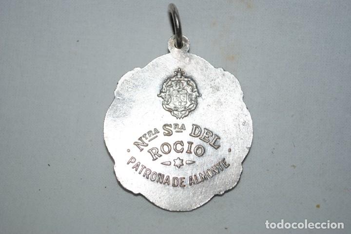 Antig&uuml;edades: GRAN MEDALLA DE LA VIRGEN DEL ROCIO - Foto 2