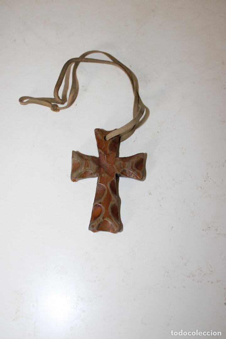 Antig&uuml;edades: cruz de madera - Foto 2