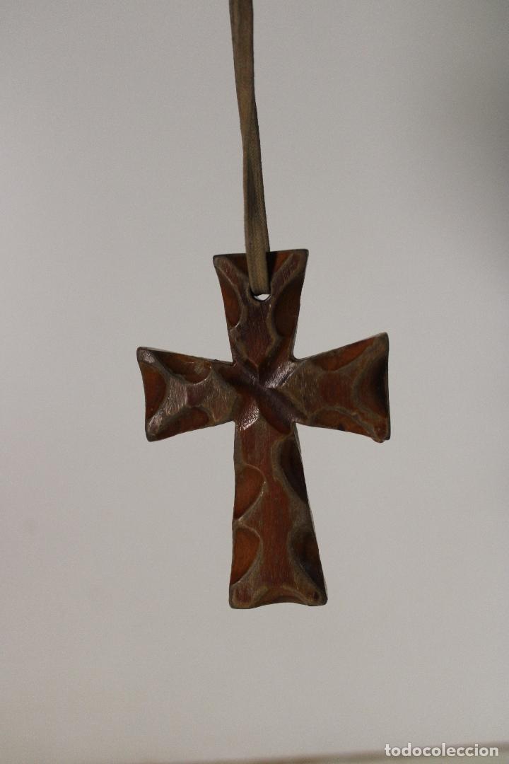 Antig&uuml;edades: cruz de madera - Foto 3