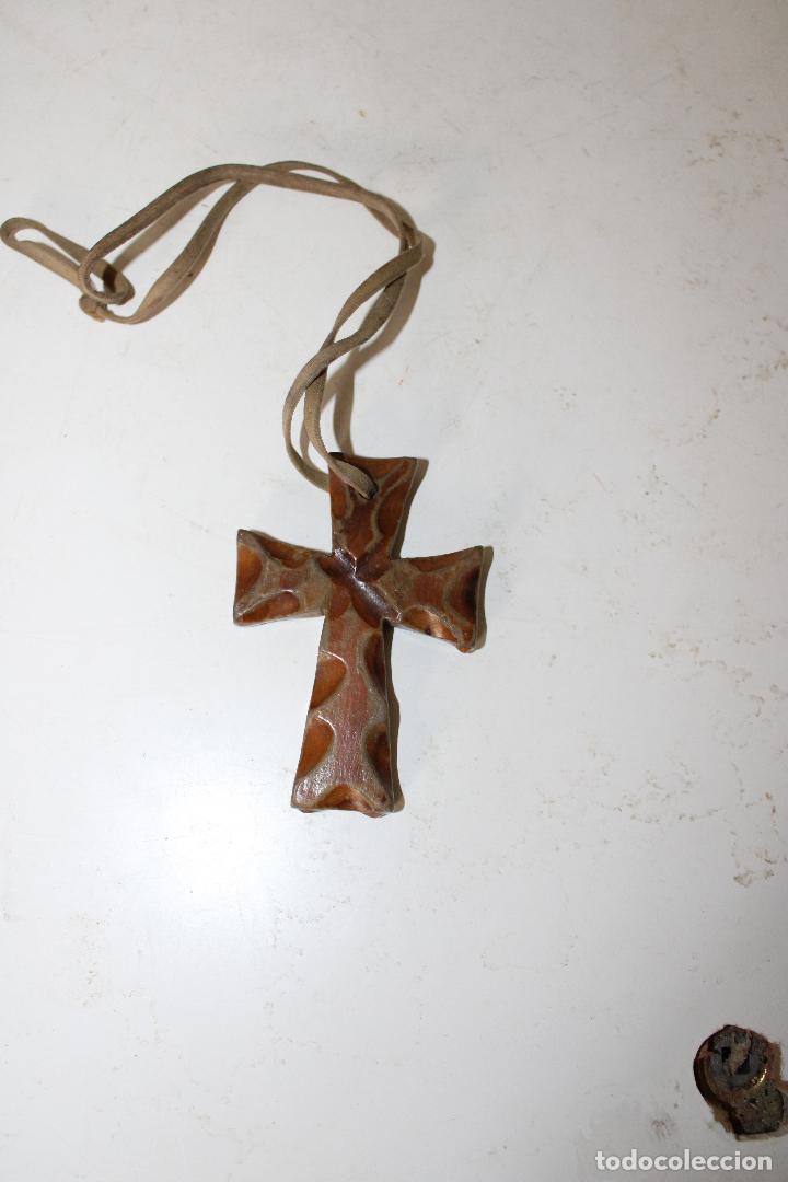 Antig&uuml;edades: cruz de madera - Foto 1