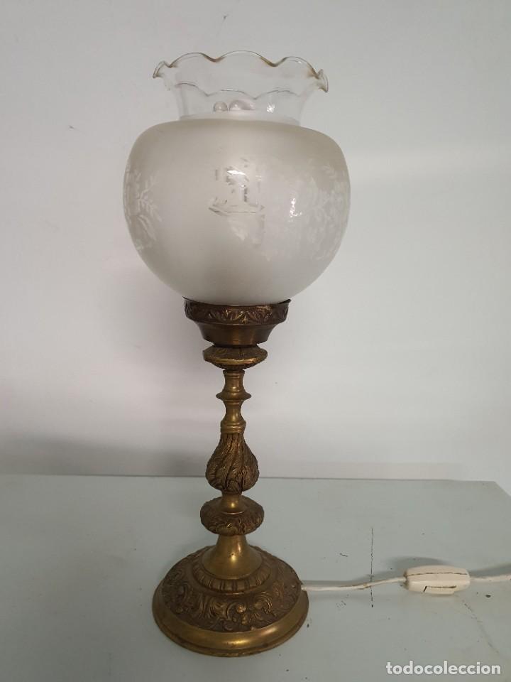 Antig&uuml;edades: LAMPARA DE BRONCE CON TULIPA DE CRISTAL - Foto 3