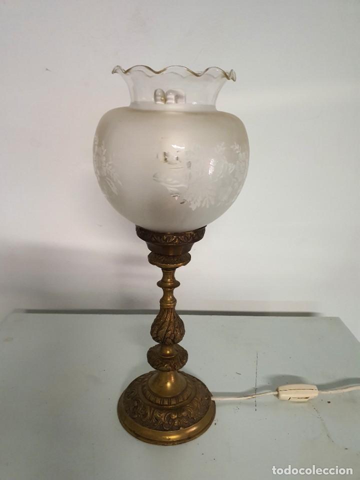Antig&uuml;edades: LAMPARA DE BRONCE CON TULIPA DE CRISTAL - Foto 4