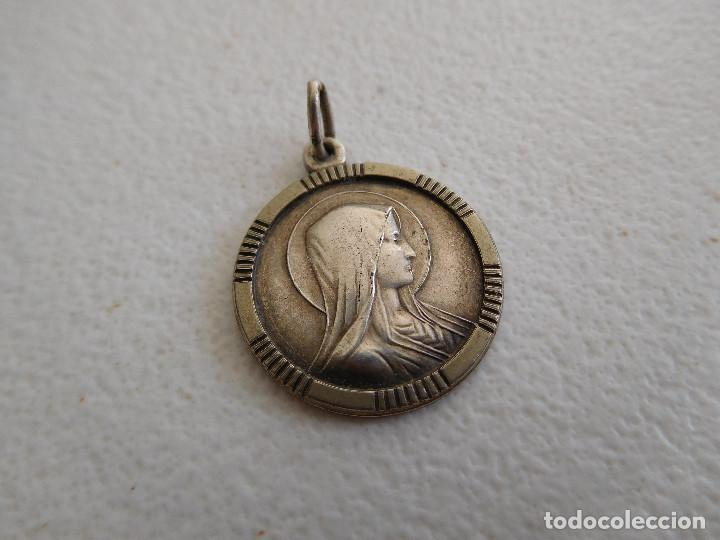 Antig&uuml;edades: Medalla de plata de N.S. de Lourdes - Foto 1
