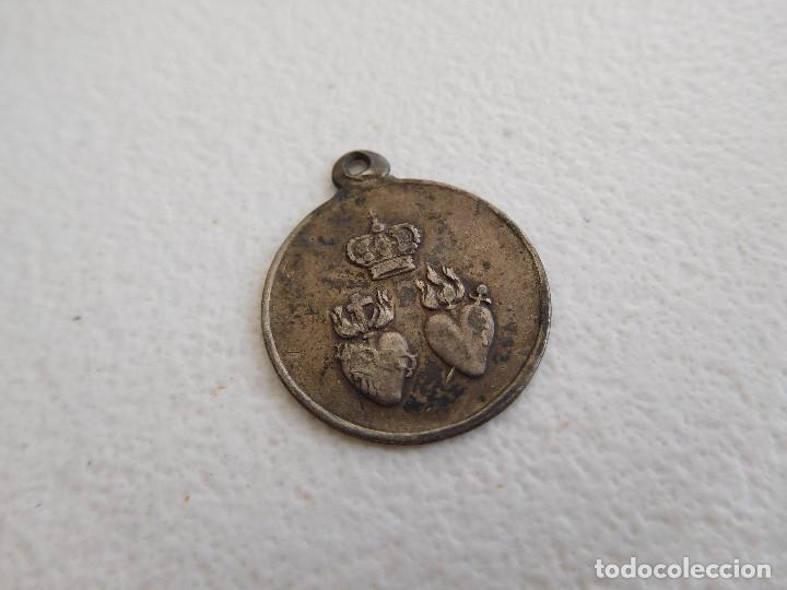 Antig&uuml;edades: Medalla de plata de la virgen de la Merced - Foto 2