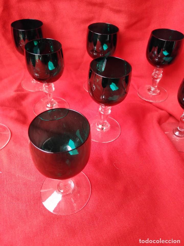 Antigüedades: Ocho copas para vino dulce, manzanilla, etc...de puro cristal y maravilloso tono verde por tan sólo - Foto 2 - 285144583