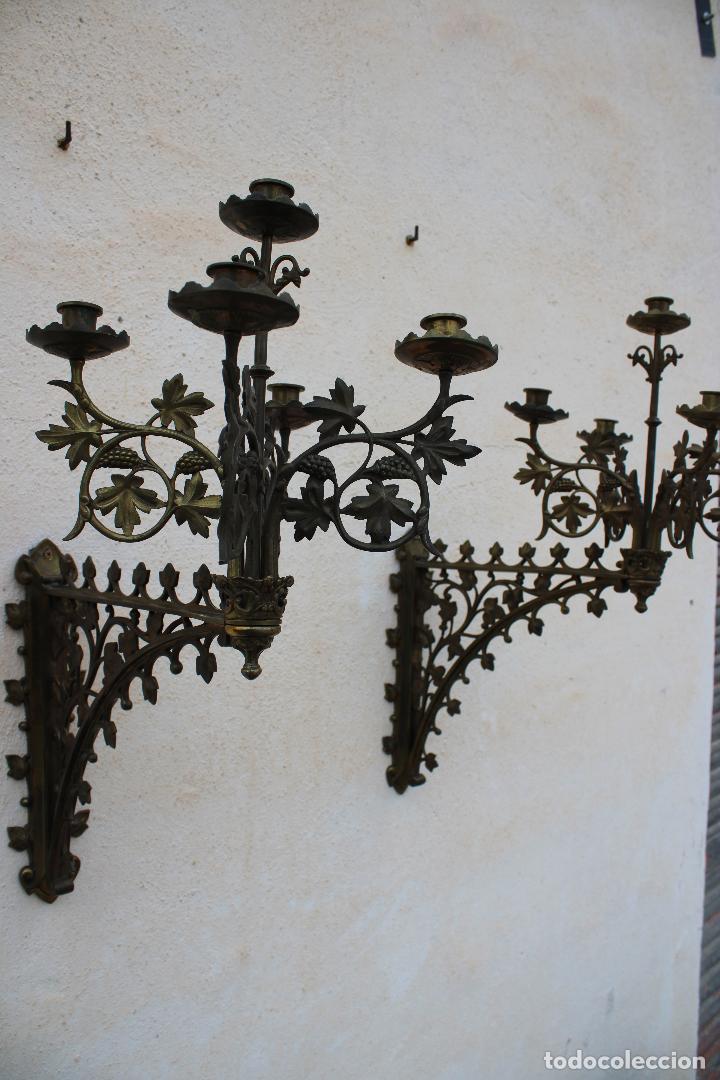 pareja de candelabros góticos de bronce, - Compra venta en todocoleccion