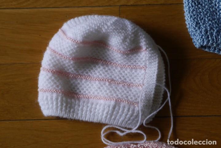 Antig&uuml;edades: 7 gorros de beb&eacute; + 1 jersey, hechos a mano - Foto 7