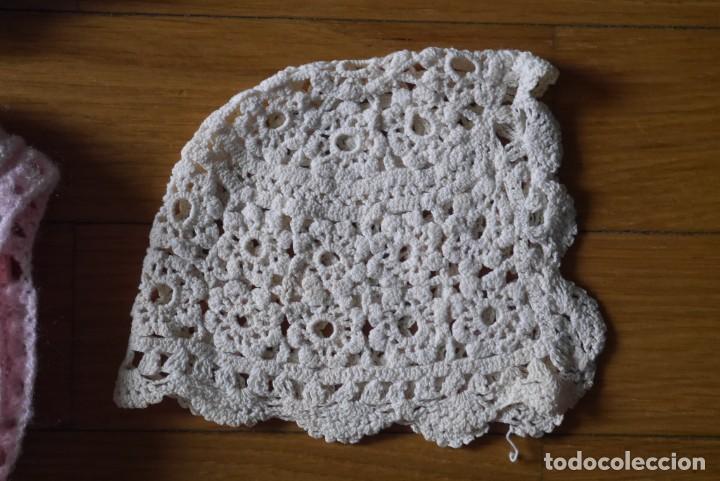 Antig&uuml;edades: 7 gorros de beb&eacute; + 1 jersey, hechos a mano - Foto 10