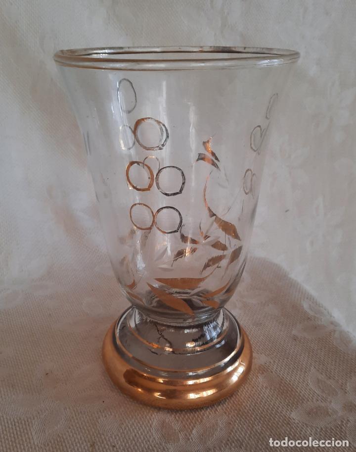 Antig&uuml;edades: FLORERO CRISTAL VINTAGE - DECORADO ORO. - Foto 1