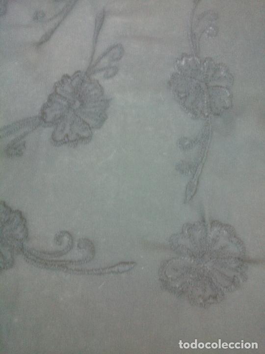 Antig&uuml;edades: CHAL - ECHARPE EN NEGRO CON FLORES BORDADAS - Foto 3