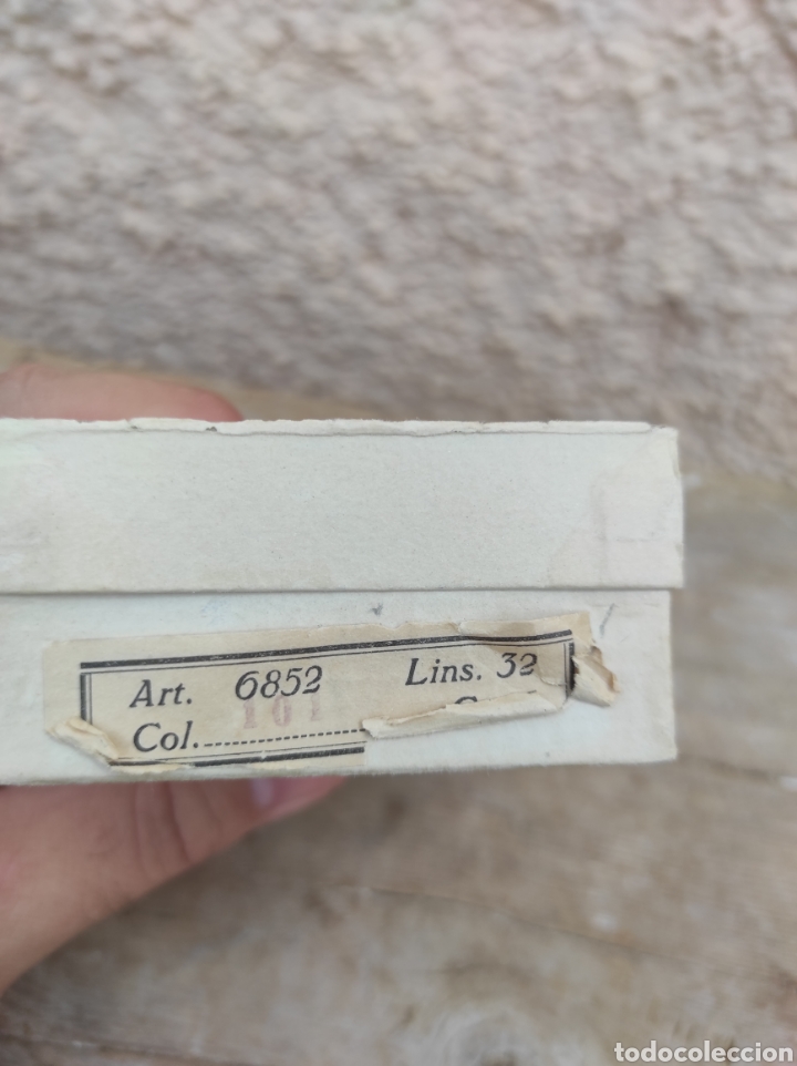 Antig&uuml;edades: Antigua Caja de Botones Color Marr&oacute;n - Foto 3