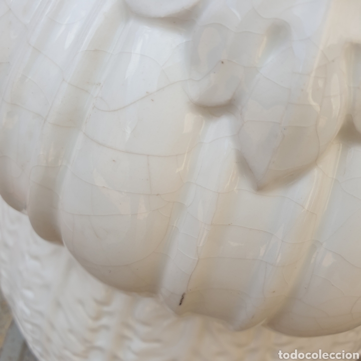 Antigüedades: Lote de 2 Jarrones Maceteros con base pedestal Capiteles Corintio cerámica vidriada blanca - Foto 11 - 285392303