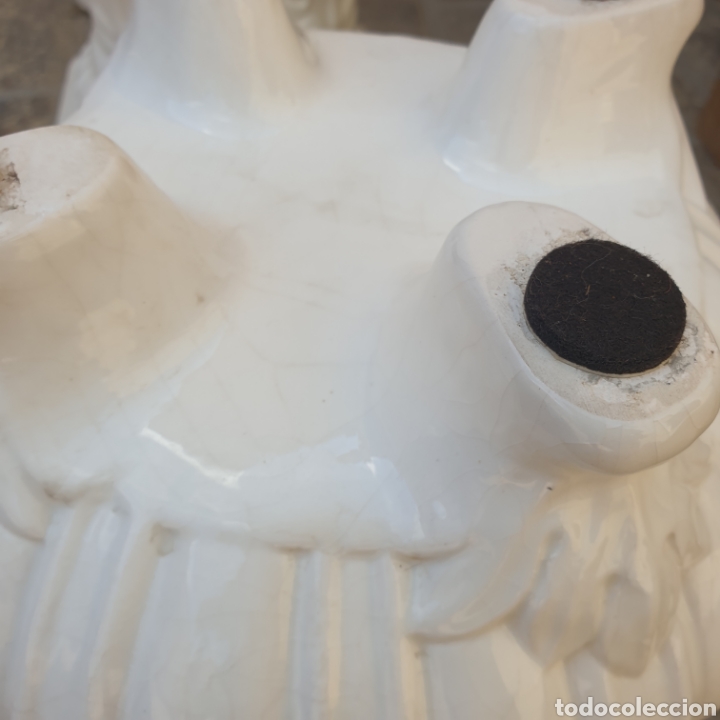 Antigüedades: Lote de 2 Jarrones Maceteros con base pedestal Capiteles Corintio cerámica vidriada blanca - Foto 17 - 285392303