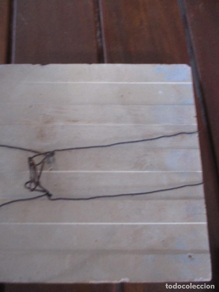 Antig&uuml;edades: Azulejo antiguo pintado - Foto 2