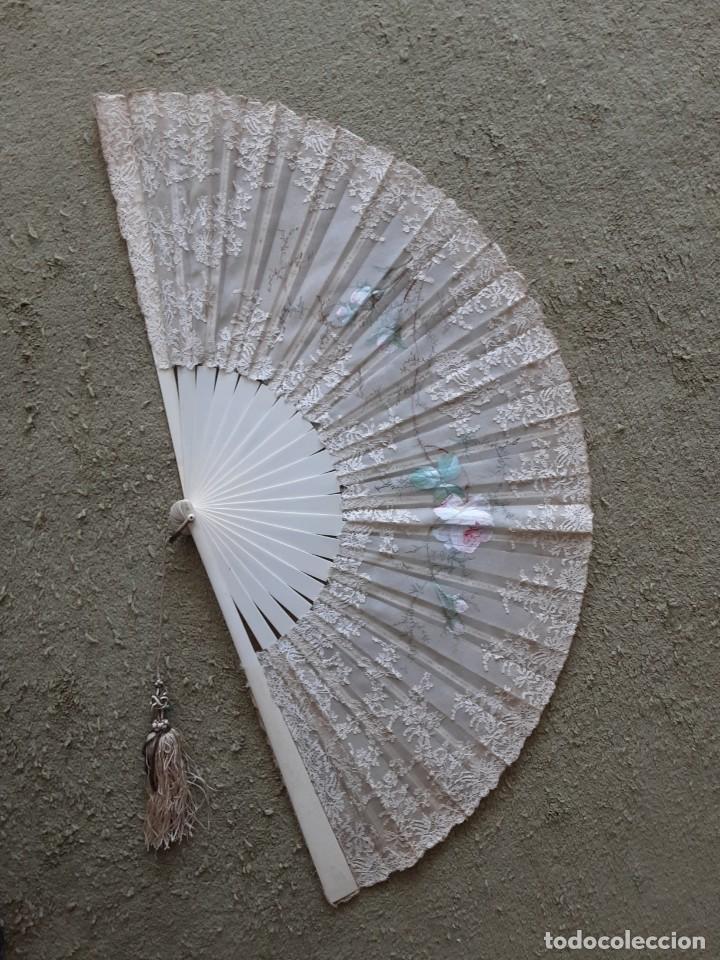 Antig&uuml;edades: Abanico antiguo y su caja - Foto 1