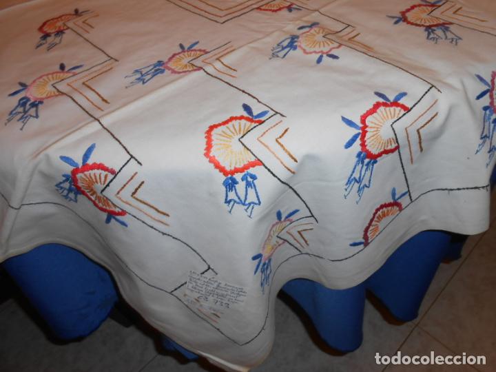 Antigüedades: Mantel antiquo .Bordado a mano totalmente.Algodon BLANCO 140 x 180 cm Preciosa alta calidad - Foto 3 - 285546518