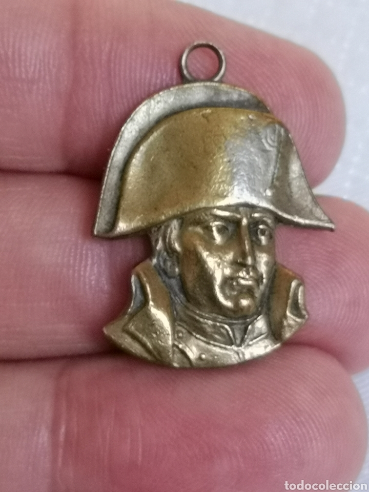 Antig&uuml;edades: Medalla efigie de Napoleon, de epoca - Foto 1
