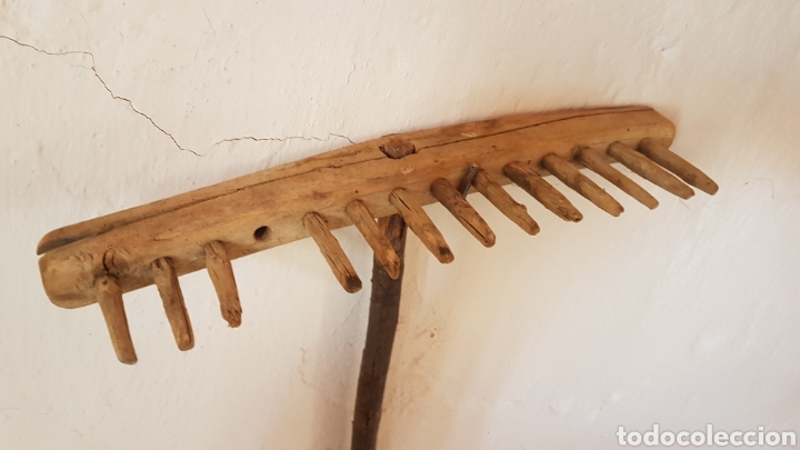 Antig&uuml;edades: Antiguo y peque&ntilde;o rastrillo - Foto 1
