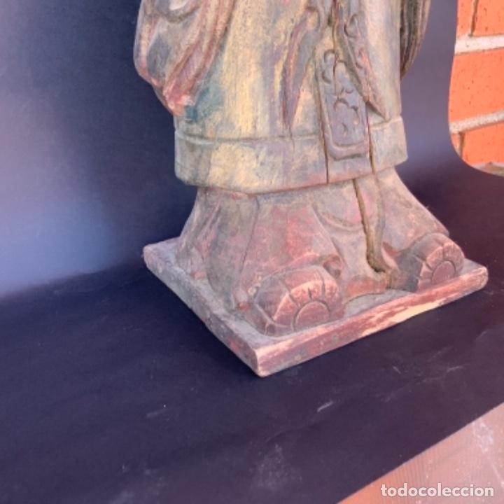 Antigüedades: TALLA DE MADERA ANTIGUA. EMPERADOR O SABIO CHINO . Restos de policromía y dorado. 42 cm. - Foto 21 - 285683203