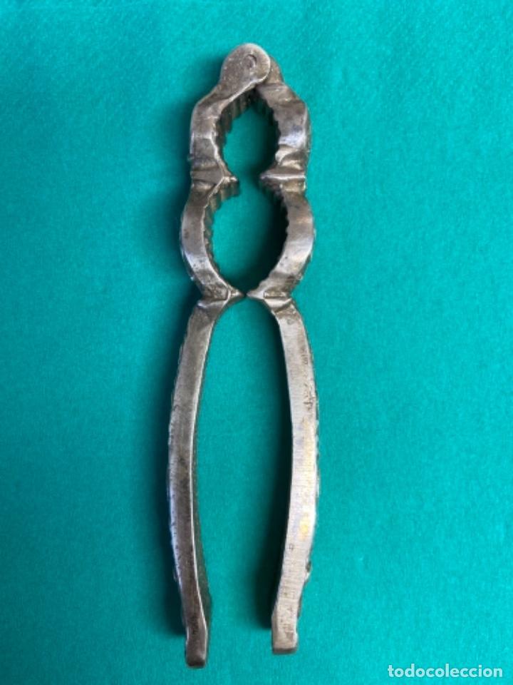 Antig&uuml;edades: Cascanueces de bronce - Foto 2