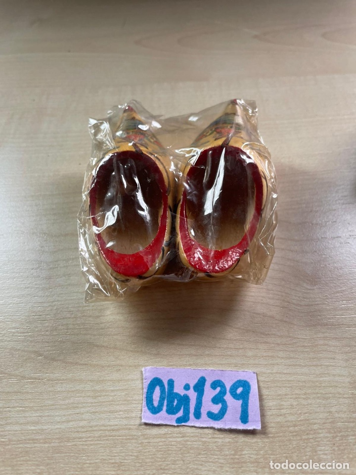 Antig&uuml;edades: Zapatos de madera Sourvenir - Foto 2