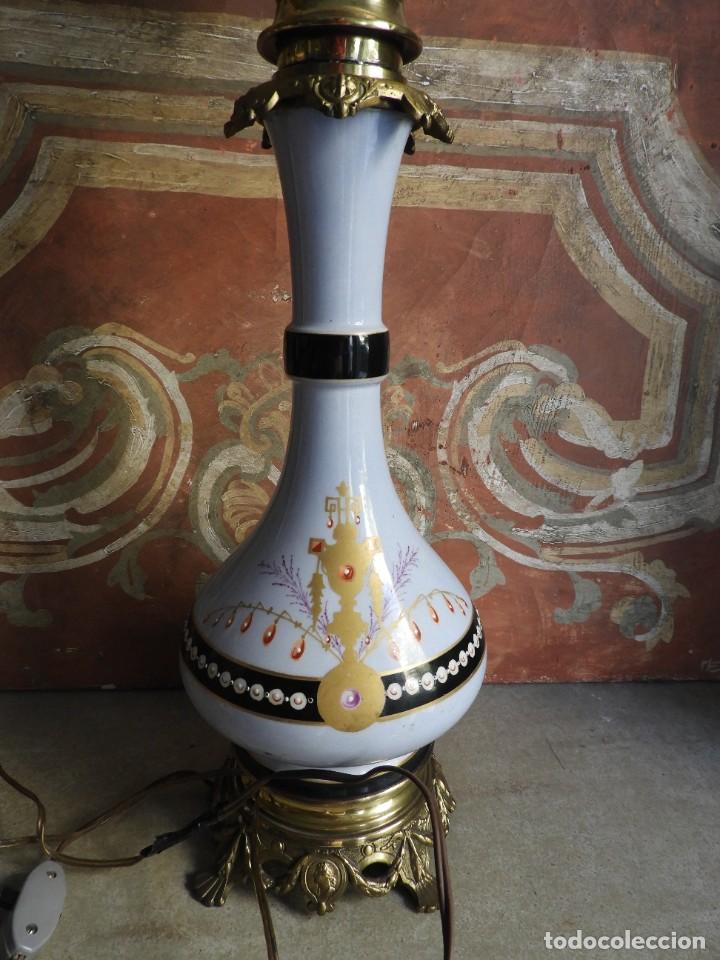 Antig&uuml;edades: QUINQUE ELECTRIFICADO DE PORCELANA Y BRONCE - Foto 2