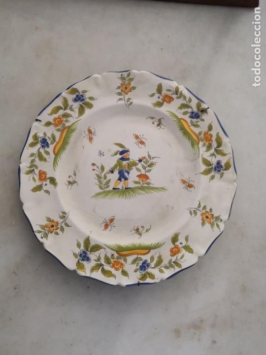 Antig&uuml;edades: PLATO DE CER&Aacute;MICA , ESTILO DE ALCORA - Foto 1