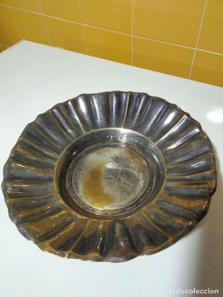 Antig&uuml;edades: antiguo plato centro de mesa de alpaca - Foto 2