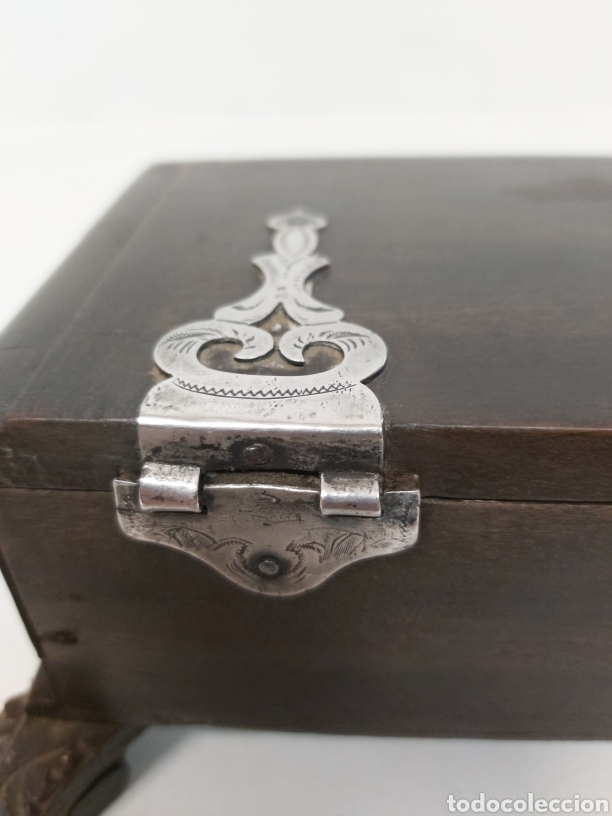 Antig&uuml;edades: Preciosa caja tallada en madera y plata - Foto 8