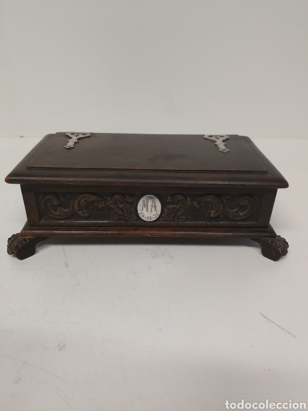 Antig&uuml;edades: Preciosa caja tallada en madera y plata - Foto 1