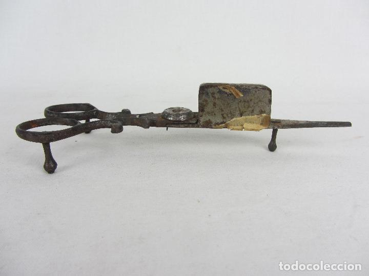 Antig&uuml;edades: Espabiladera en forja de hierro, del siglo XIX - Foto 5