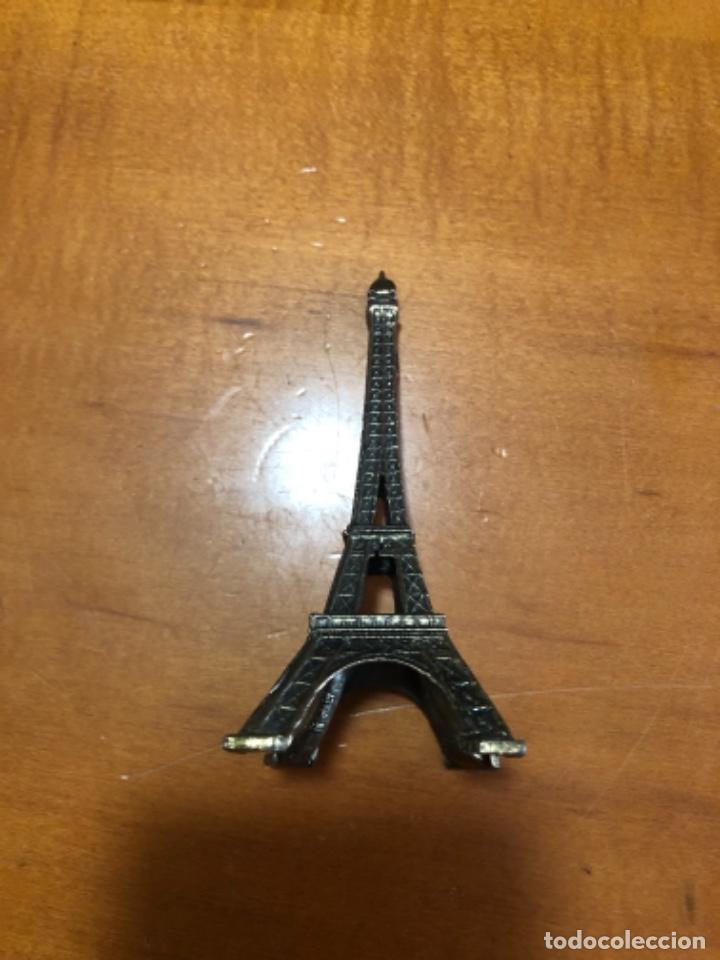 Antig&uuml;edades: Antigua figura de la Torre Eiffel de Par&iacute;s - Foto 1