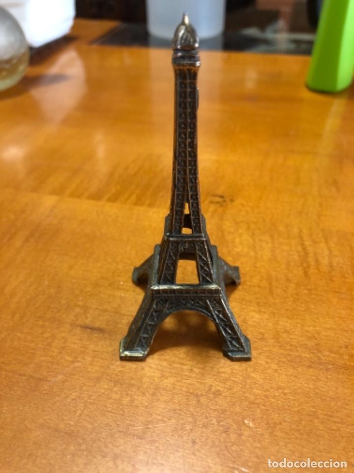 Antig&uuml;edades: Antigua figura de la Torre Eiffel de Par&iacute;s - Foto 2