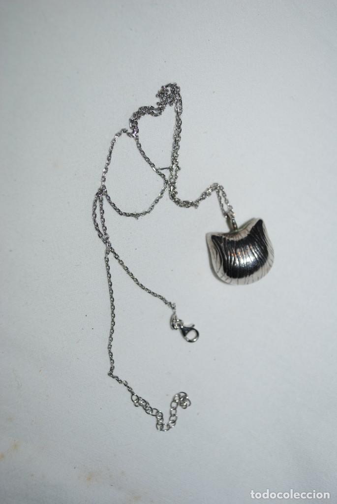 Antig&uuml;edades: COLGANTE Y CADENA DE PLATA EN FORMA DE CARA DE GATA . - Foto 2
