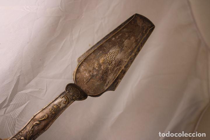 Antig&uuml;edades: pala de servir plateada - Foto 2