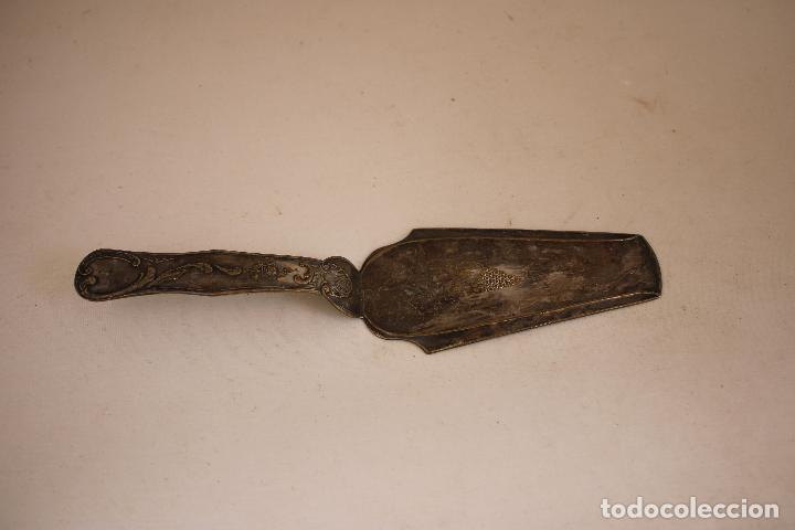 Antig&uuml;edades: pala de servir plateada - Foto 1