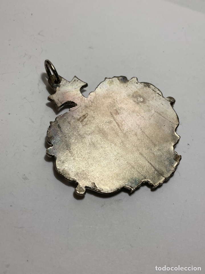 Antig&uuml;edades: Medall&oacute;n de hermandad plateado 8x7 cm - Foto 2