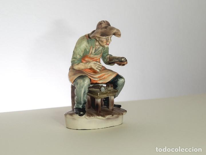 Oggetti Antichi: Figura de ceramica artesano oficio zapatero