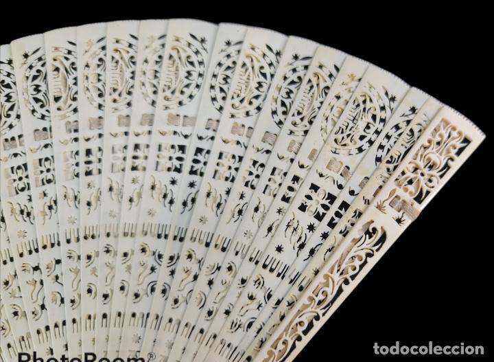 Antigüedades: Abanico baraja. Marfil calado. Pierced ivory fan, Hu Shan. ca ca 1800 - Foto 2 - 287849133