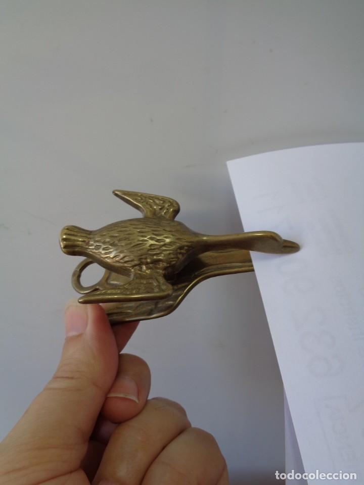 Antig&uuml;edades: &iexcl;&iexcl; PATO VOLANDO. - BRONCE. Pinza de DOCUMENTOS. !! - Foto 3