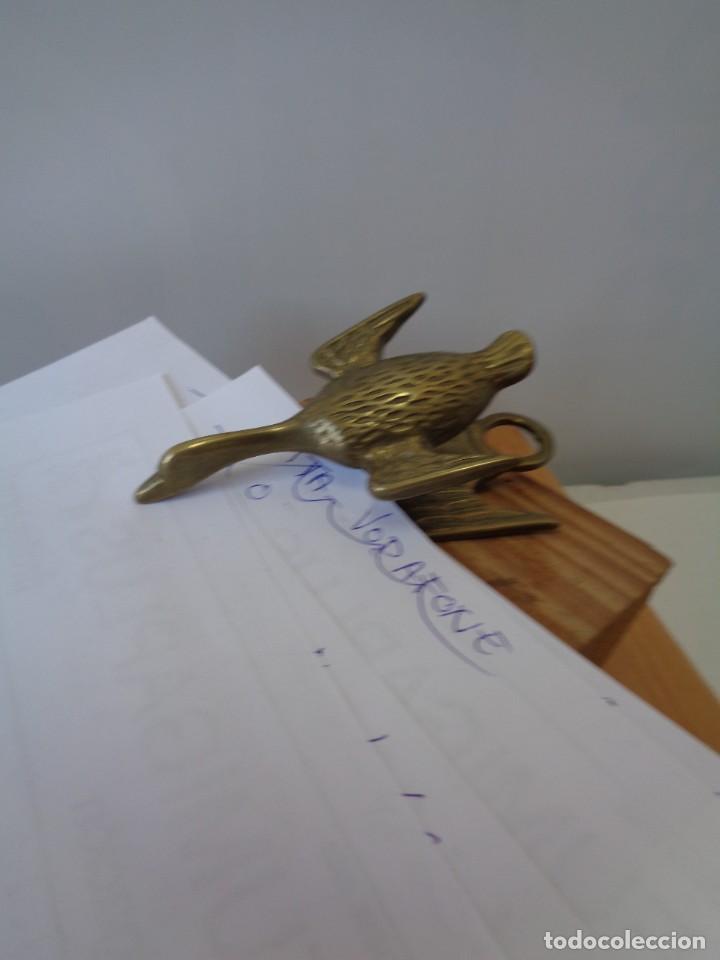 Antig&uuml;edades: &iexcl;&iexcl; PATO VOLANDO. - BRONCE. Pinza de DOCUMENTOS. !! - Foto 8
