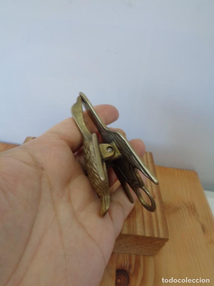 Antig&uuml;edades: &iexcl;&iexcl; PATO VOLANDO. - BRONCE. Pinza de DOCUMENTOS. !! - Foto 14